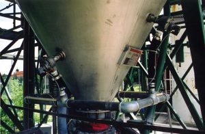 AirSweep flow aid on a weighing hopper processing vessel